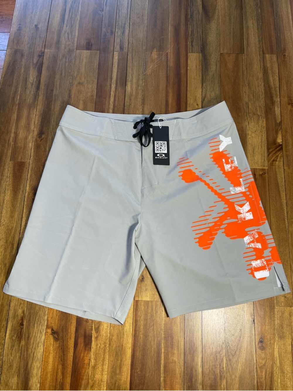 Oakley Men's Light Gray Board Shorts with Orange Logo Graphic